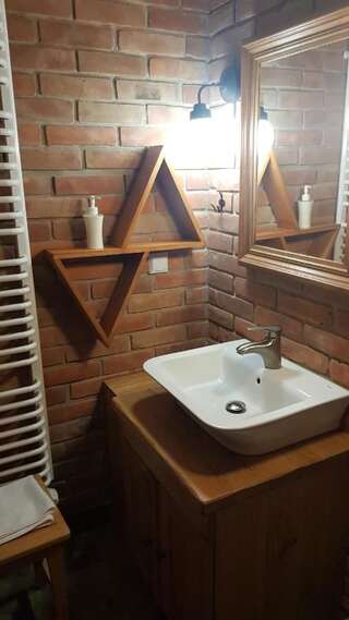 Апартаменты Stara Piekarnia Шклярска-Поремба Трехместный номер с собственной ванной комнатой-2
